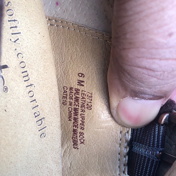 Soffspots Chocolate Suede Mary Jane Shoes Size 6M - Picture 9 of 10